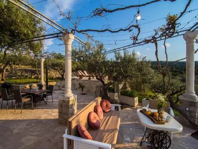 Vrt u objektu Mediterranean Villa With Pool