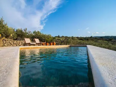 Bazen u objektu Mediterranean Villa With Pool ili u blizini