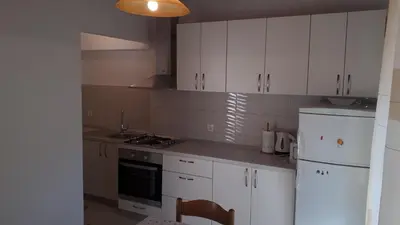 Kuhinja ili čajna kuhinja u objektu House Vrisnik