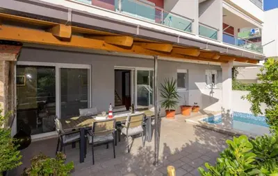 Bazen u objektu Apartman Veles ili u blizini
