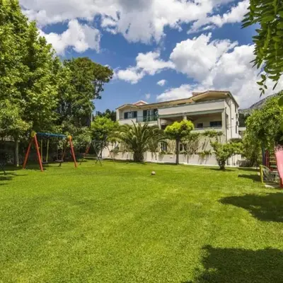 Holiday Home With Seven Bedrooms and Pool