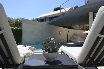 Bazen u objektu Unique 4-Bedroom Villa SemperVivum with pool in Sutivan ili u blizini