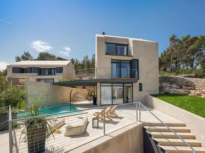 Bazen u objektu Unique 4-Bedroom Villa SemperVivum with pool in Sutivan ili u blizini