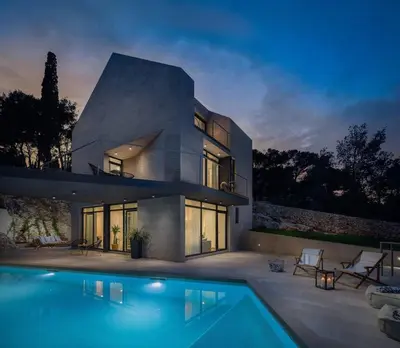 Bazen u objektu Unique 4-Bedroom Villa SemperVivum with pool in Sutivan ili u blizini