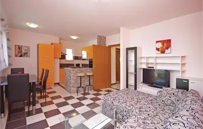 Kuhinja ili čajna kuhinja u objektu One-Bedroom Apartment Makarska With Sea View 07