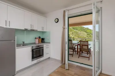 Kuhinja ili čajna kuhinja u objektu Apartmani Noah - Mia