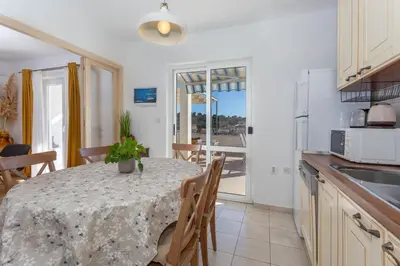 Kuhinja ili čajna kuhinja u objektu Apartment Tasina