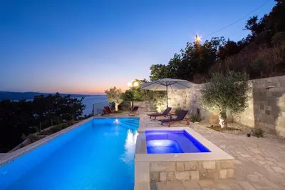 Bazen u objektu Lovely Villa With Heated Pool and Sea View for 8 Persons ili u blizini