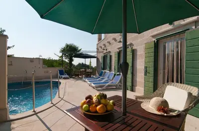 Bazen u objektu 10 Persons Villa With Pool at Island Brac ili u blizini