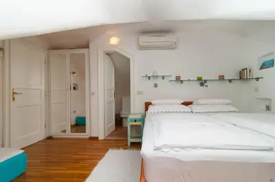 Krevet ili kreveti u jedinici u objektu Exclusive Beachfront Villa with Pool for 8 at Island Brač