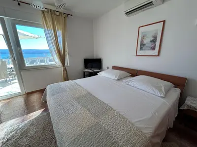 Krevet ili kreveti u jedinici u objektu Azure Apartments By The Sea Near City Omiš