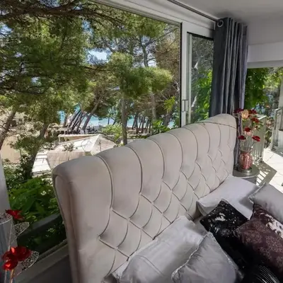 Beachfront apartment with wonderful large terrace