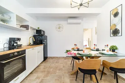 Kuhinja ili čajna kuhinja u objektu Family friendly house with a swimming pool Supetar, Brac - 23813