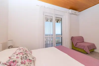 Krevet ili kreveti u jedinici u objektu Apartment Vera i Ćiro Novak, sea view and free parking