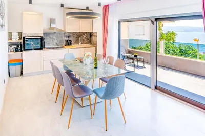 Kuhinja ili čajna kuhinja u objektu Luxury Apartment Lorena - Exclusive Private Heated Pool