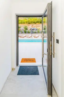 Bazen u objektu Luxury Apartment Lorena - Exclusive Private Heated Pool ili u blizini