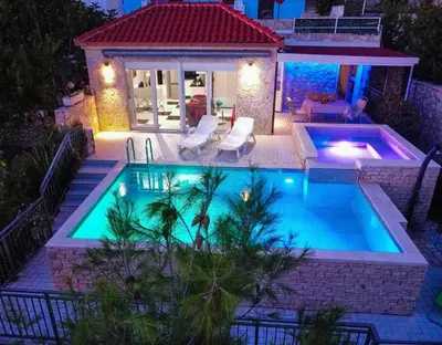 Bazen u objektu Seaside apartments with a swimming pool Pisak - Omis - 23884 ili u blizini
