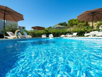 Bazen u objektu Holiday home for eight, Dugi Rat ili u blizini