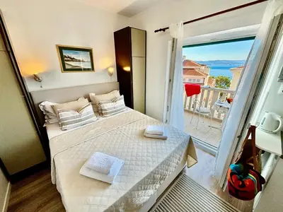 Krevet ili kreveti u jedinici u objektu Apartment Luce with sea view and balcony in Brela