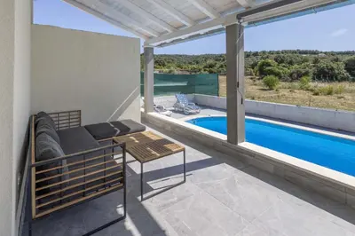 Bazen u objektu House Baras garden ili u blizini