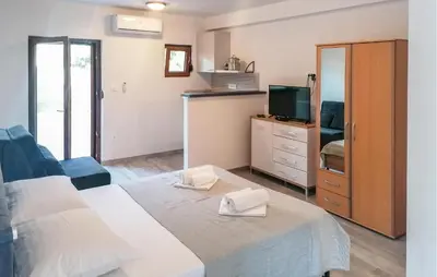 TV i/ili zabavni centar u objektu Awesome Apartment In Hvar With Wifi