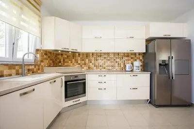 Kuhinja ili čajna kuhinja u objektu Family friendly house with a swimming pool Srinjine, Split - 23950