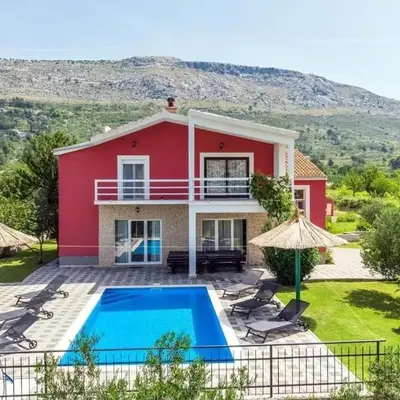 Family friendly house with a swimming pool Srinjine