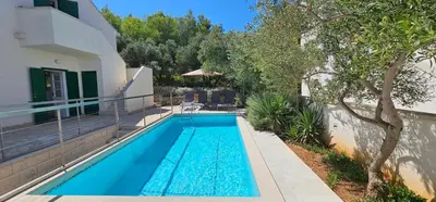 Bazen u objektu Spacious villa,pool, sea views, terraces, gardens - Villa Maria ili u blizini