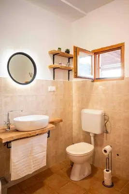 Kupaonica u objektu Olive house Rezo