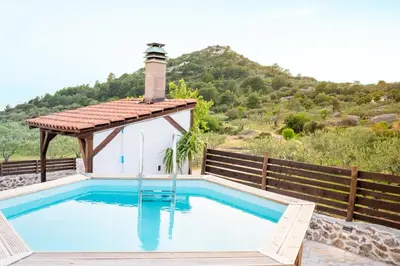 Pogled na planine ili pogled na planine iz vikendica