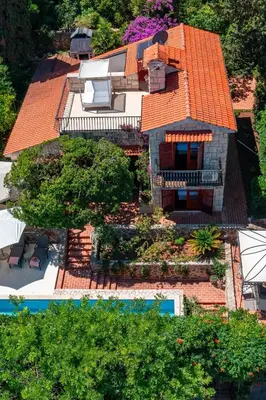 Bazen u objektu Seaside family friendly house with a swimming pool Jelsa, Hvar - 23760 ili u blizini