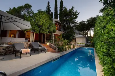 Bazen u objektu Seaside family friendly house with a swimming pool Jelsa, Hvar - 23760 ili u blizini