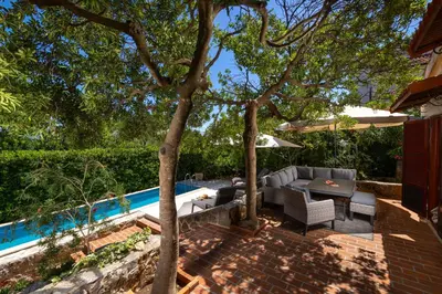 Bazen u objektu Seaside family friendly house with a swimming pool Jelsa, Hvar - 23760 ili u blizini