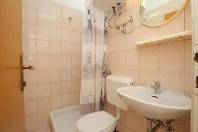 Kupaonica u objektu Family friendly seaside apartments Podstrana - Split - 23954