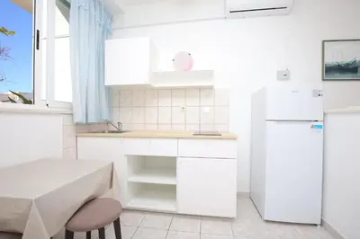 Kuhinja ili čajna kuhinja u objektu Family friendly seaside apartments Podstrana - Split - 23954