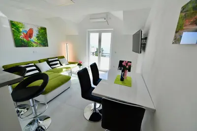TV i/ili zabavni centar u objektu Apartments Petrovac
