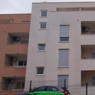 Apartments with parking space Podstrana