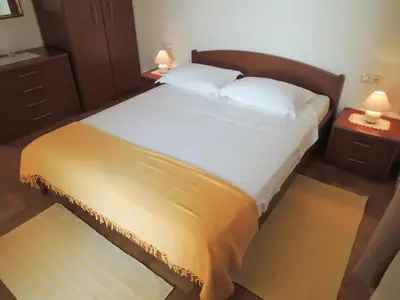Krevet ili kreveti u jedinici u objektu Apartment 3785-1 for 4 Pers in Baska Voda