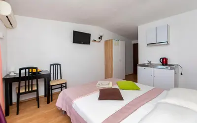 Kuhinja ili čajna kuhinja u objektu Apartments Luka