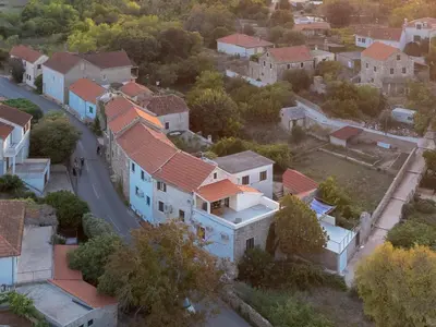 Tlocrt objekta Nicely decorated house with top roofed terrace
