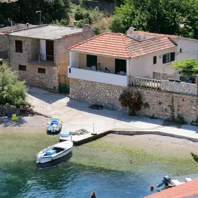 Apartments by the sea Basina