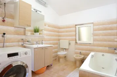 Kupaonica u objektu Apartments by the sea Duce, Omis - 946