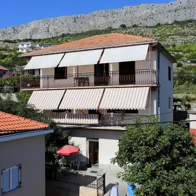 Apartments with parking space Sumpetar