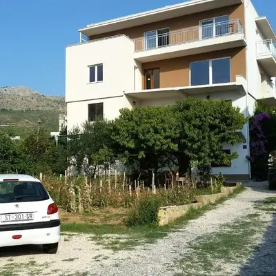 Apartments by the sea Podstrana