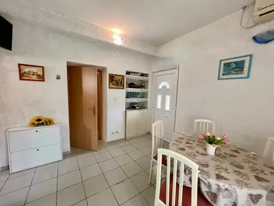 Kuhinja ili čajna kuhinja u objektu Apartment near the beach DRAGA