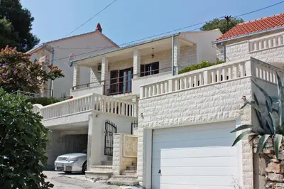Zgrada u kojoj se nalazi apartman