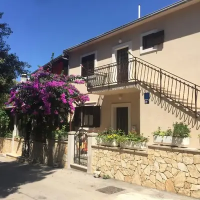 Apartments by the sea Mirca