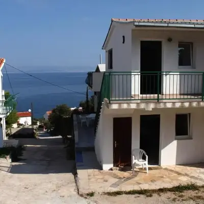 Apartments with parking space Stomorska