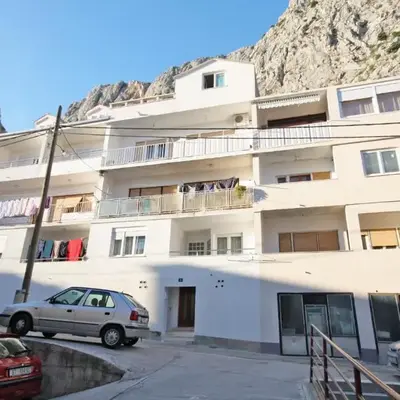 Apartments with parking space Omis - 5988