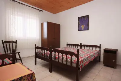 Krevet ili kreveti u jedinici u objektu Apartments with a parking space Nemira, Omis - 6070